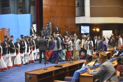 एमालेको नाराबाजीपछि प्रतिनिधि सभाको बैठक अवरुद्ध